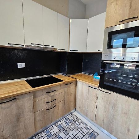 Tower Bridge Apartment Tirana Bagian luar foto