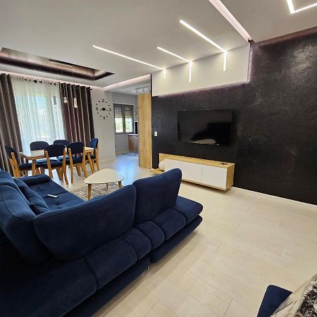 Tower Bridge Apartment Tirana Bagian luar foto