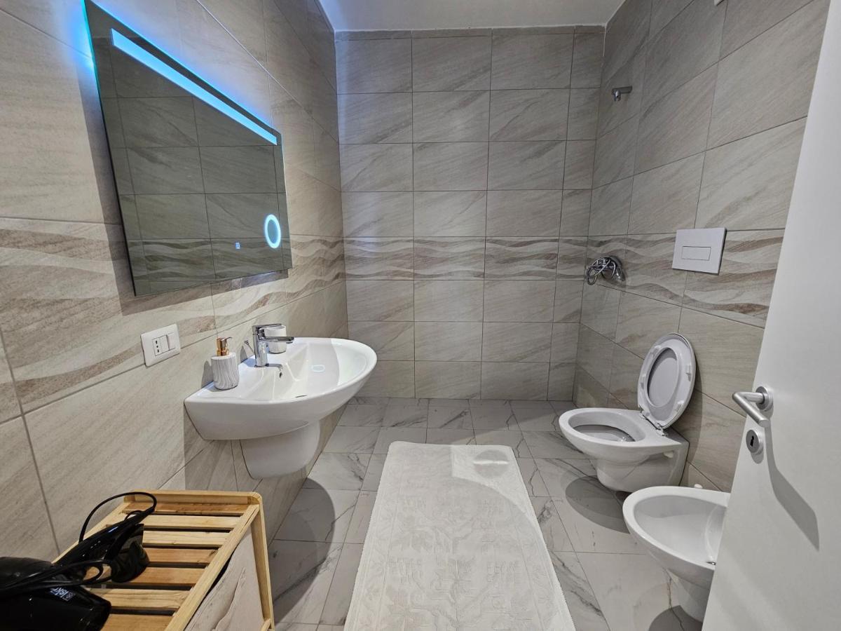 Tower Bridge Apartment Tirana Bagian luar foto
