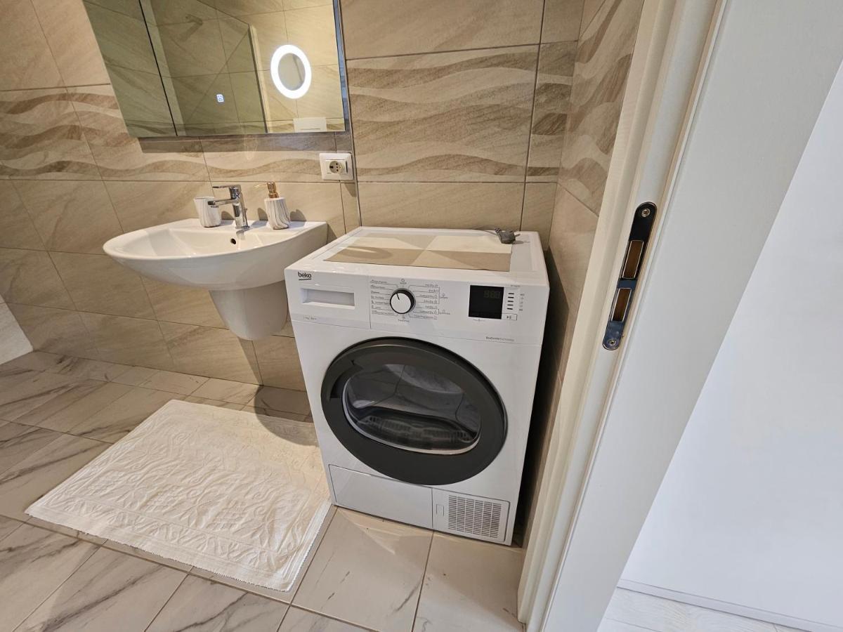 Tower Bridge Apartment Tirana Bagian luar foto