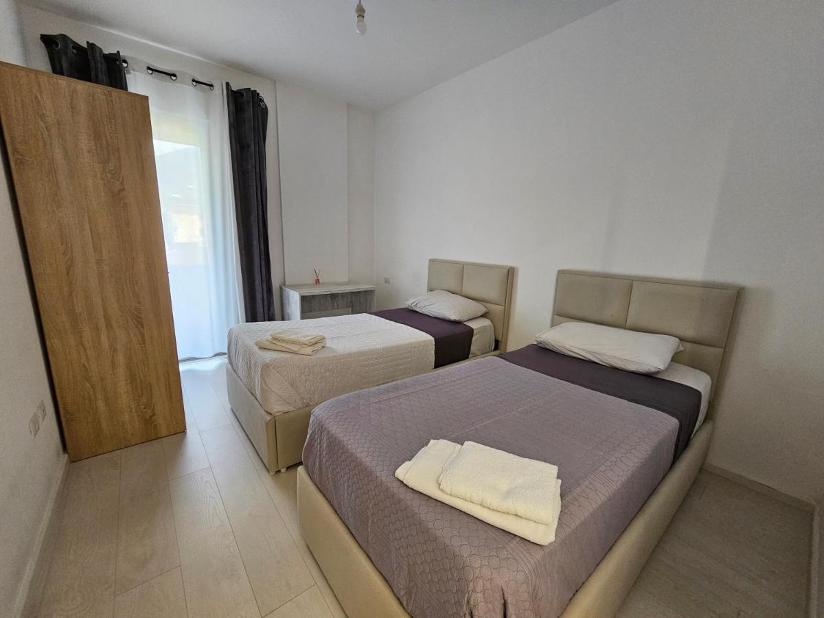 Tower Bridge Apartment Tirana Bagian luar foto