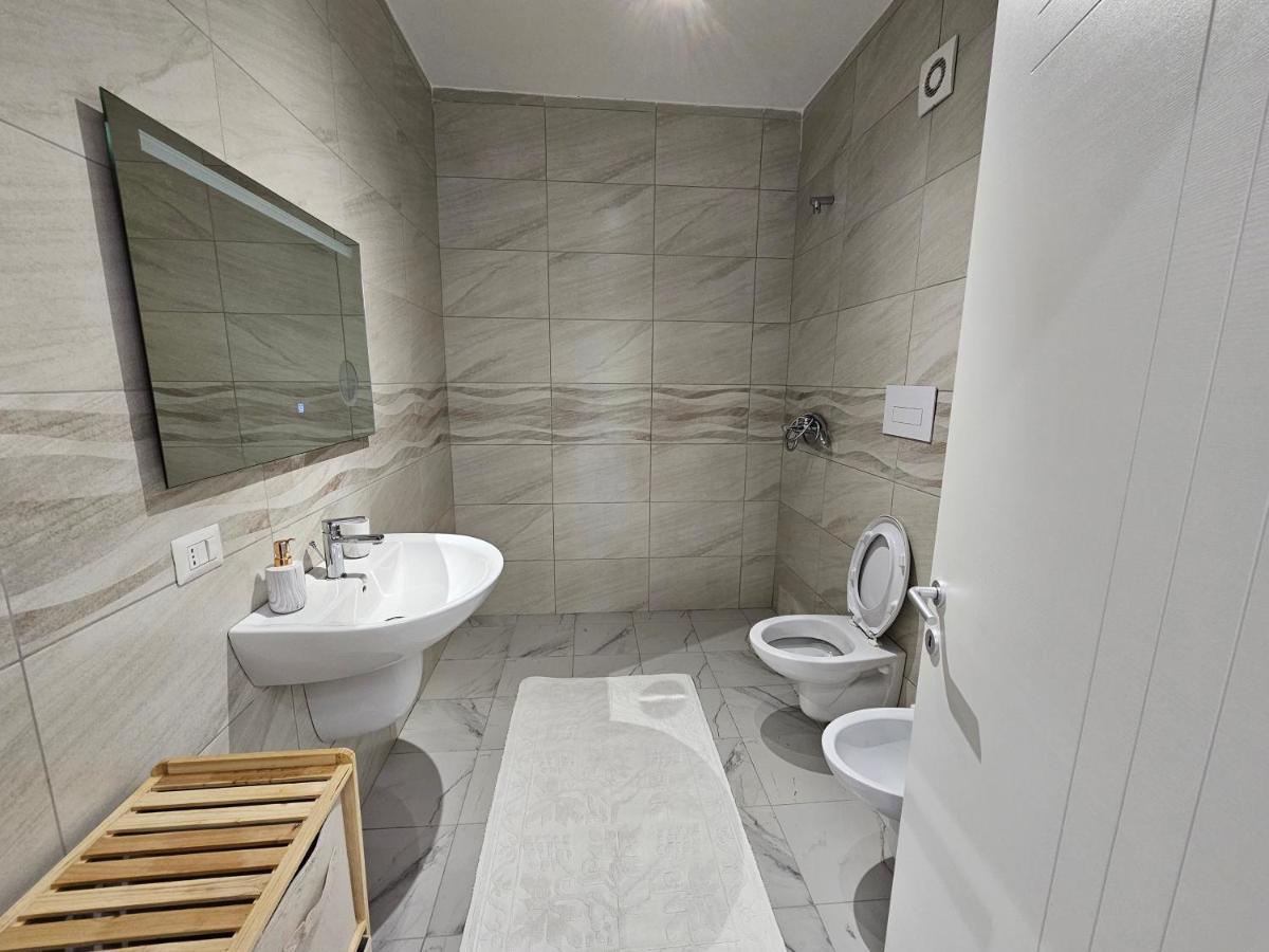 Tower Bridge Apartment Tirana Bagian luar foto